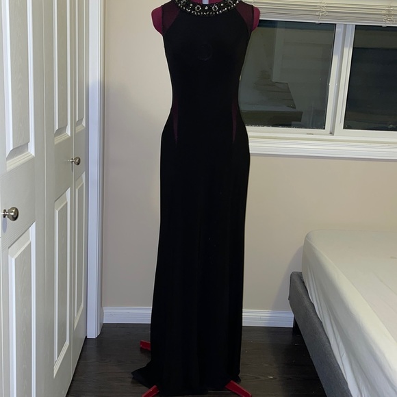 Formal dress - lots of sass - Picture 1 of 7